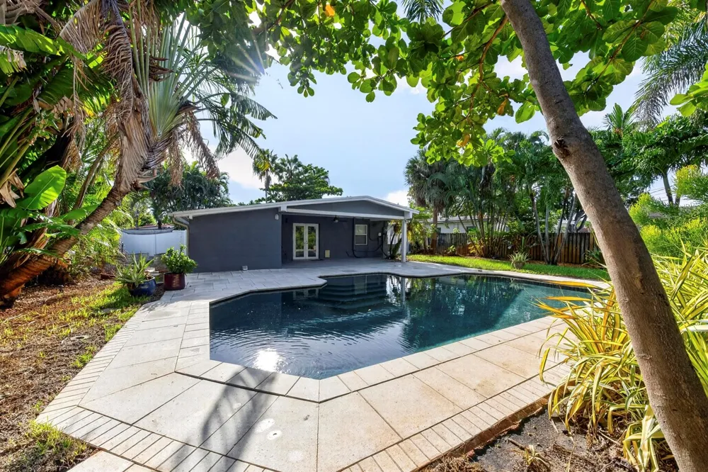 1605 NE 16th Avenue Fort Lauderdale, FL 33305
