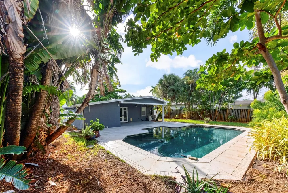 1605 NE 16th Avenue Fort Lauderdale, FL 33305