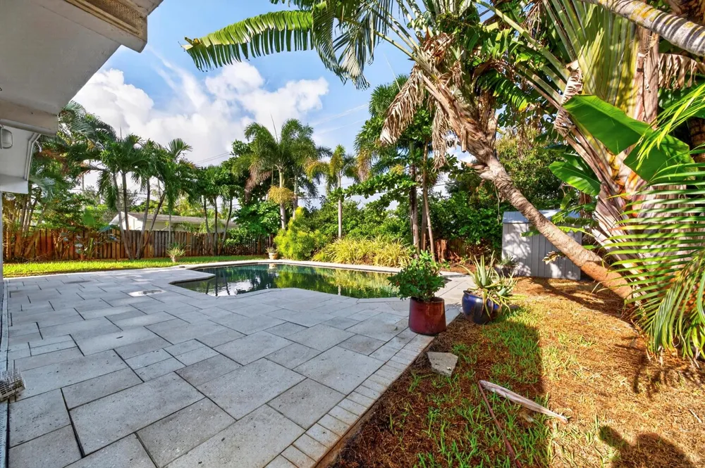 1605 NE 16th Avenue Fort Lauderdale, FL 33305