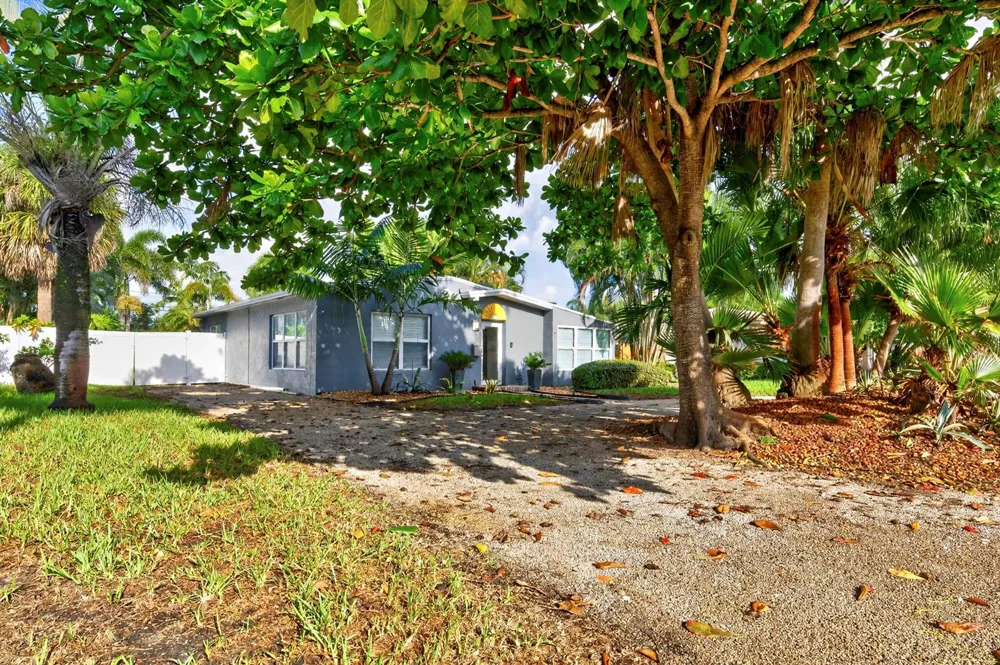 1605 NE 16th Avenue Fort Lauderdale, FL 33305