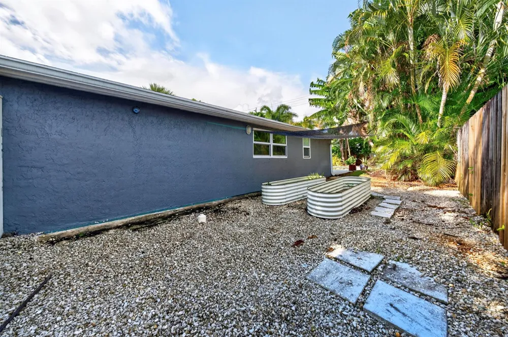 1605 NE 16th Avenue Fort Lauderdale, FL 33305