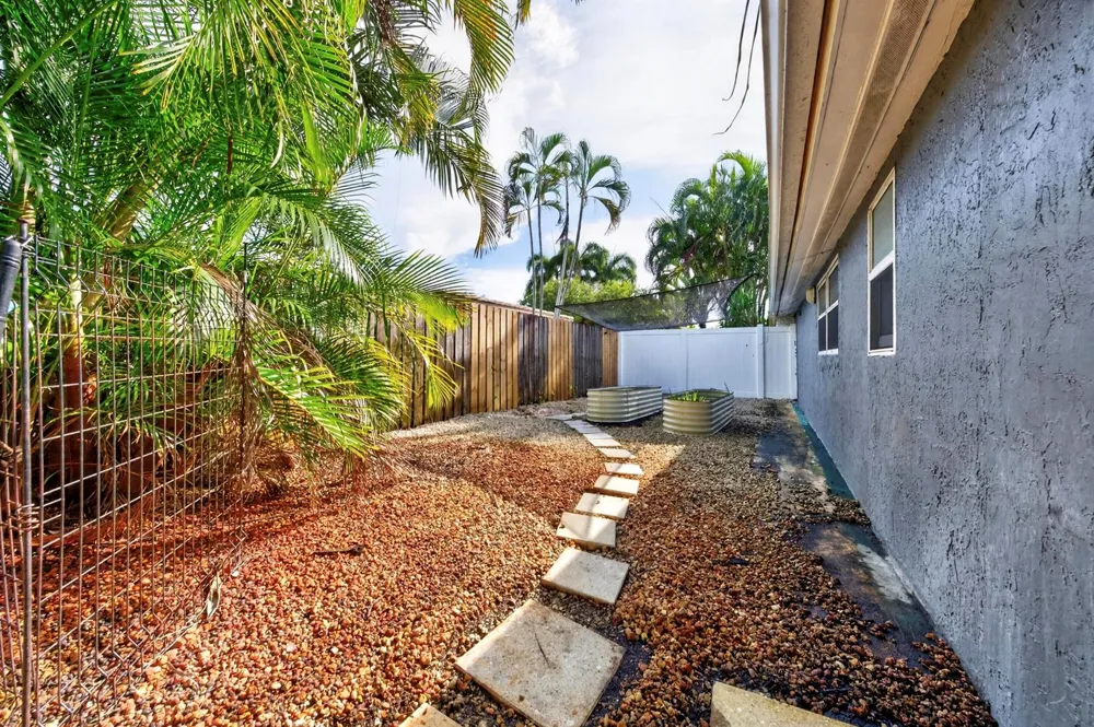 1605 NE 16th Avenue Fort Lauderdale, FL 33305