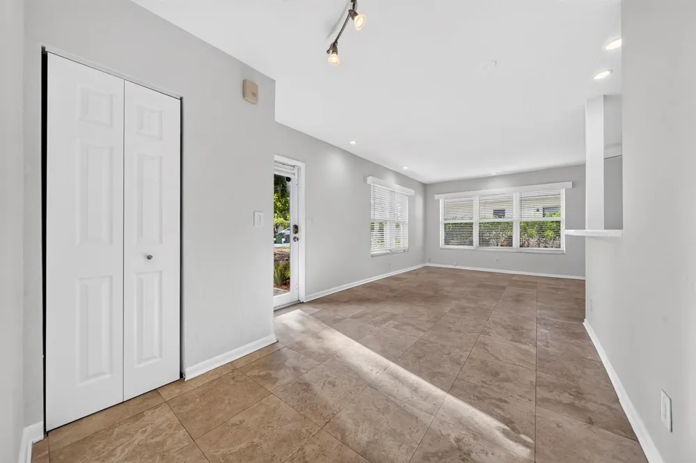 1605 NE 16th Avenue Fort Lauderdale, FL 33305