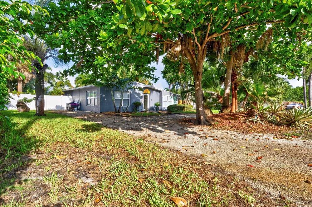 1605 NE 16th Avenue Fort Lauderdale, FL 33305