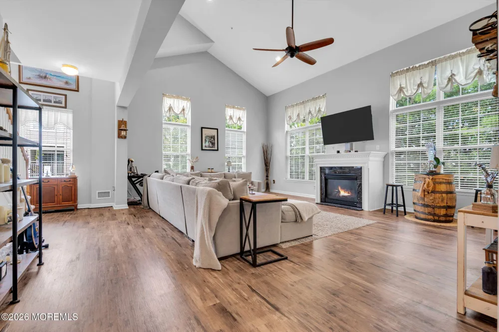 90 Bryce Lane Manahawkin, NJ 08050