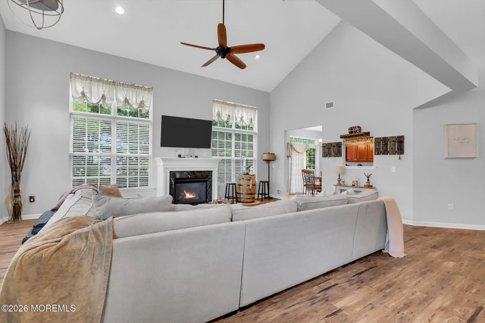 90 Bryce Lane Manahawkin, NJ 08050