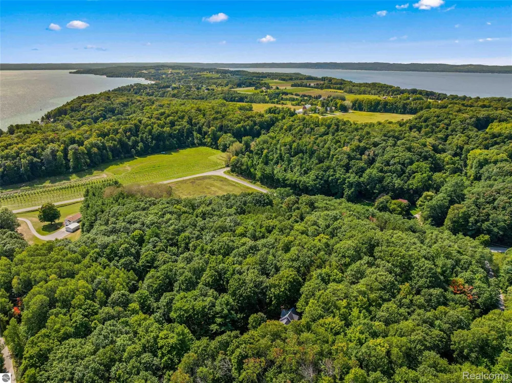 10552 Craig Road Peninsula Township, MI 49686