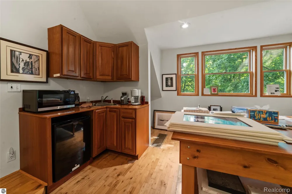 10552 Craig Road Peninsula Township, MI 49686