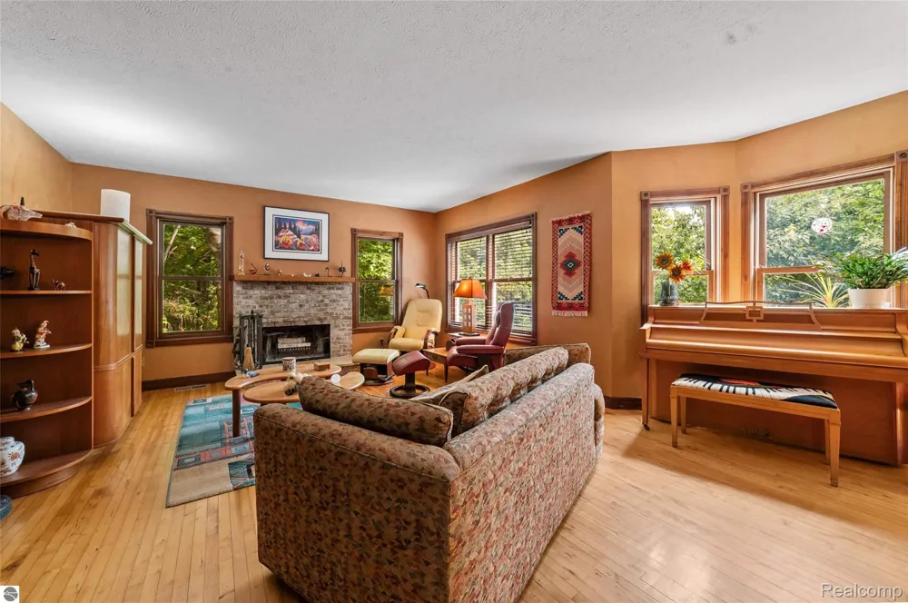 10552 Craig Road Peninsula Township, MI 49686