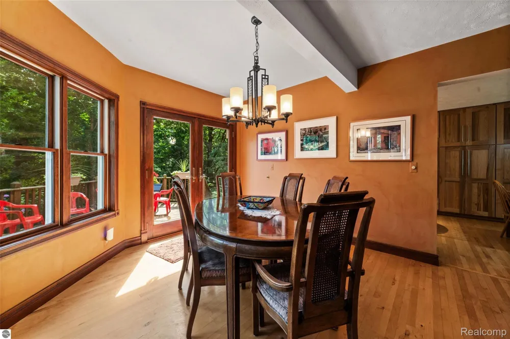 10552 Craig Road Peninsula Township, MI 49686
