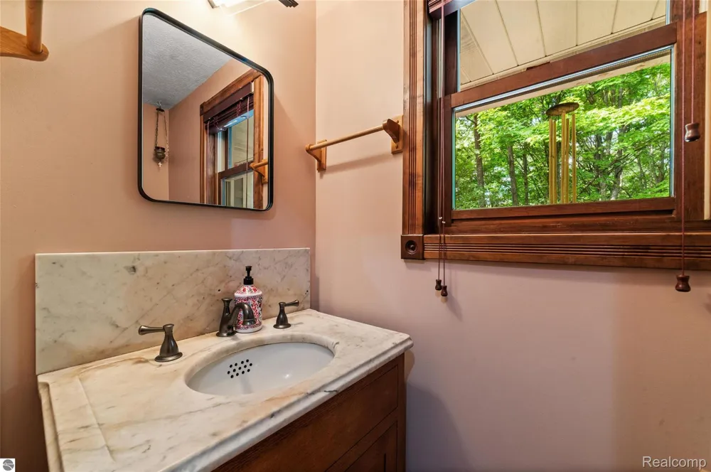 10552 Craig Road Peninsula Township, MI 49686