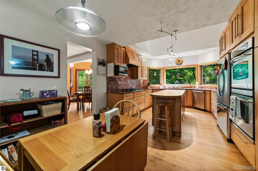 10552 Craig Road Peninsula Township, MI 49686