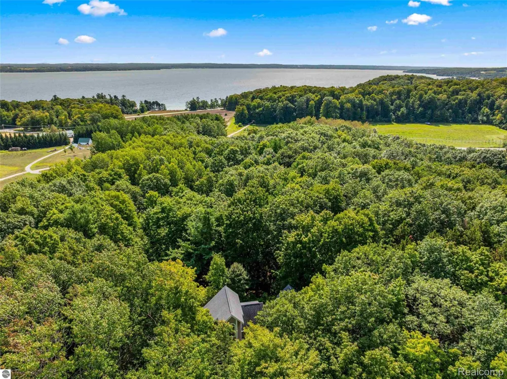 10552 Craig Road Peninsula Township, MI 49686