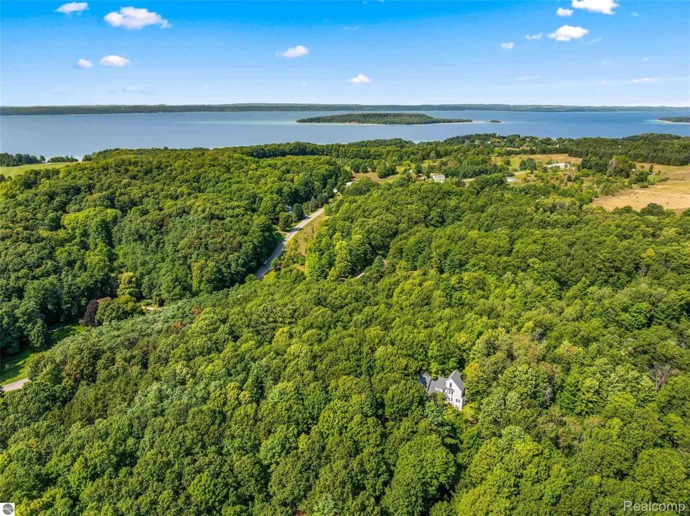 10552 Craig Road Peninsula Township, MI 49686