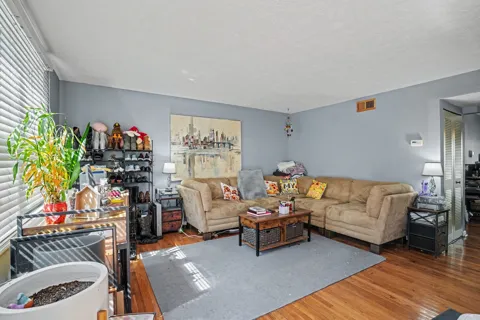 129 Five Oaks Dr