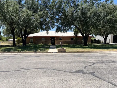 4401 River Oaks Drive