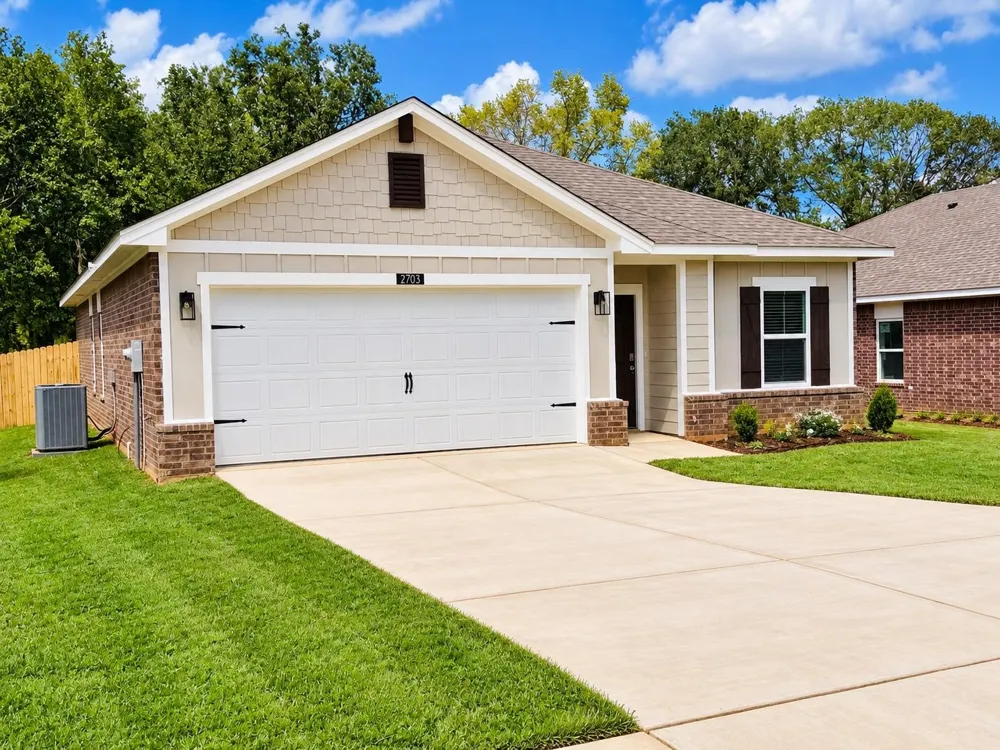 2703 southern oaks drive Longview, TX 75604
