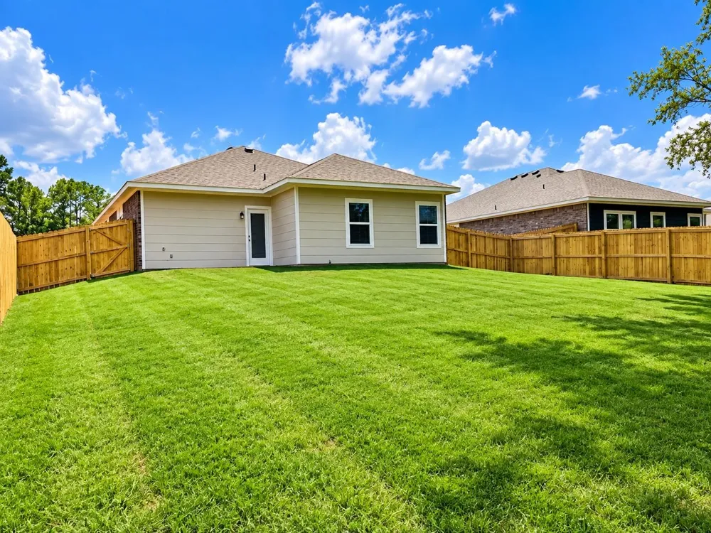 2703 southern oaks drive Longview, TX 75604