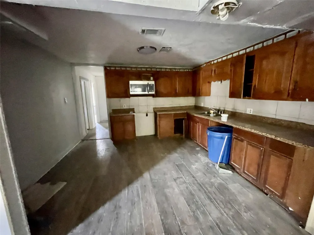 518 S Kansas Street La Porte, TX 77571