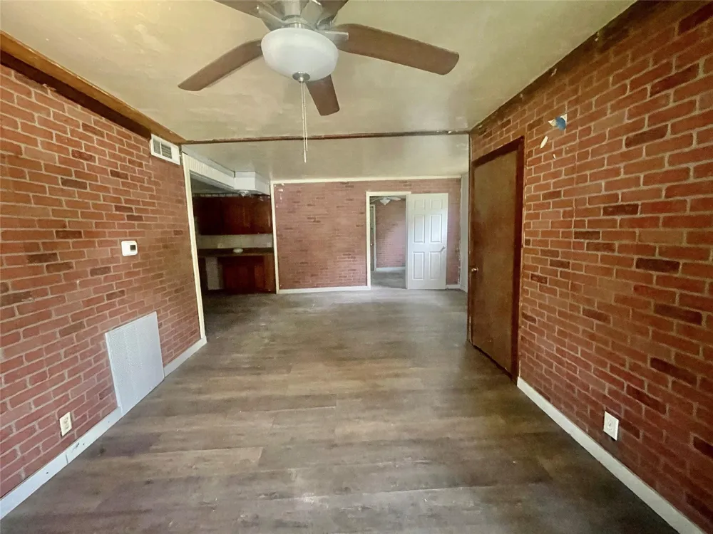 518 S Kansas Street La Porte, TX 77571