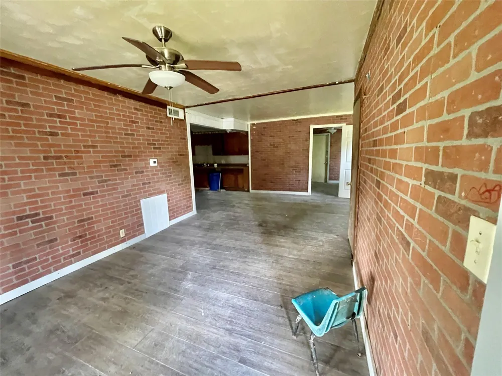 518 S Kansas Street La Porte, TX 77571