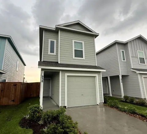 938 Pertuso Ln