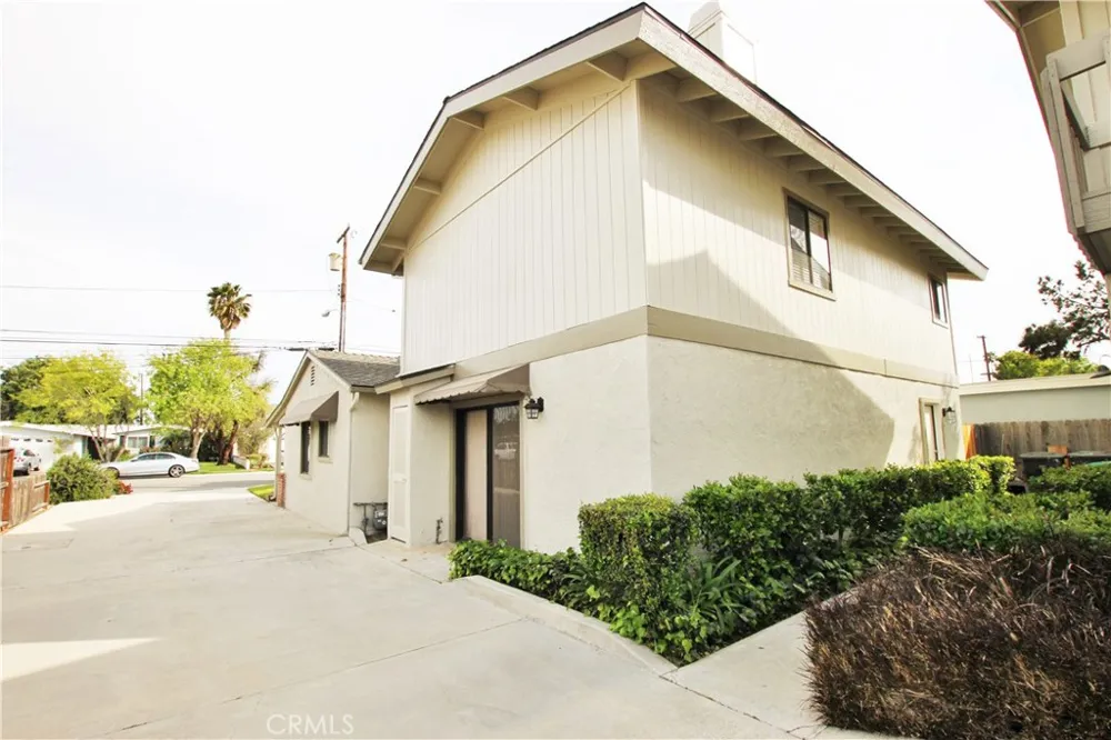 2383 Carlton Place Costa Mesa, CA 92627