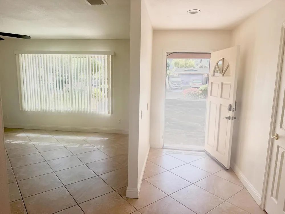 43586 Virginia Avenue Palm Desert, CA 92211