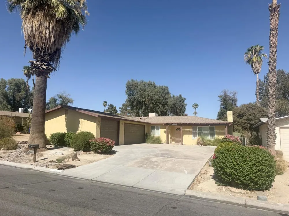 43586 Virginia Avenue Palm Desert, CA 92211