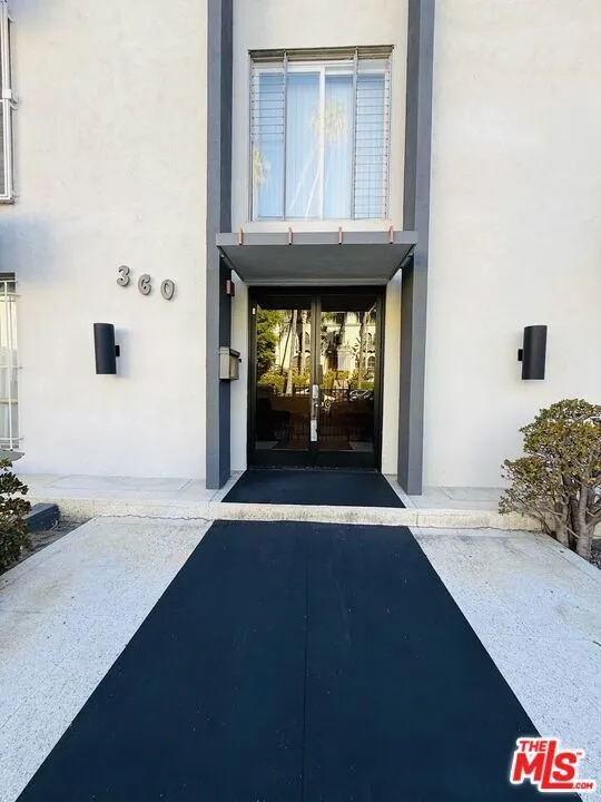 360 S Kenmore Avenue #305 Los Angeles, CA 90020