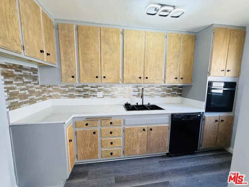 360 S Kenmore Avenue #305 Los Angeles, CA 90020