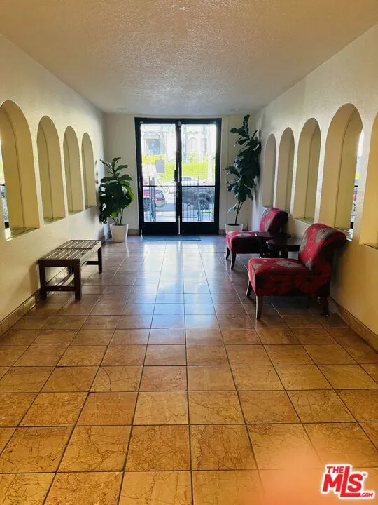 360 S Kenmore Avenue #305 Los Angeles, CA 90020