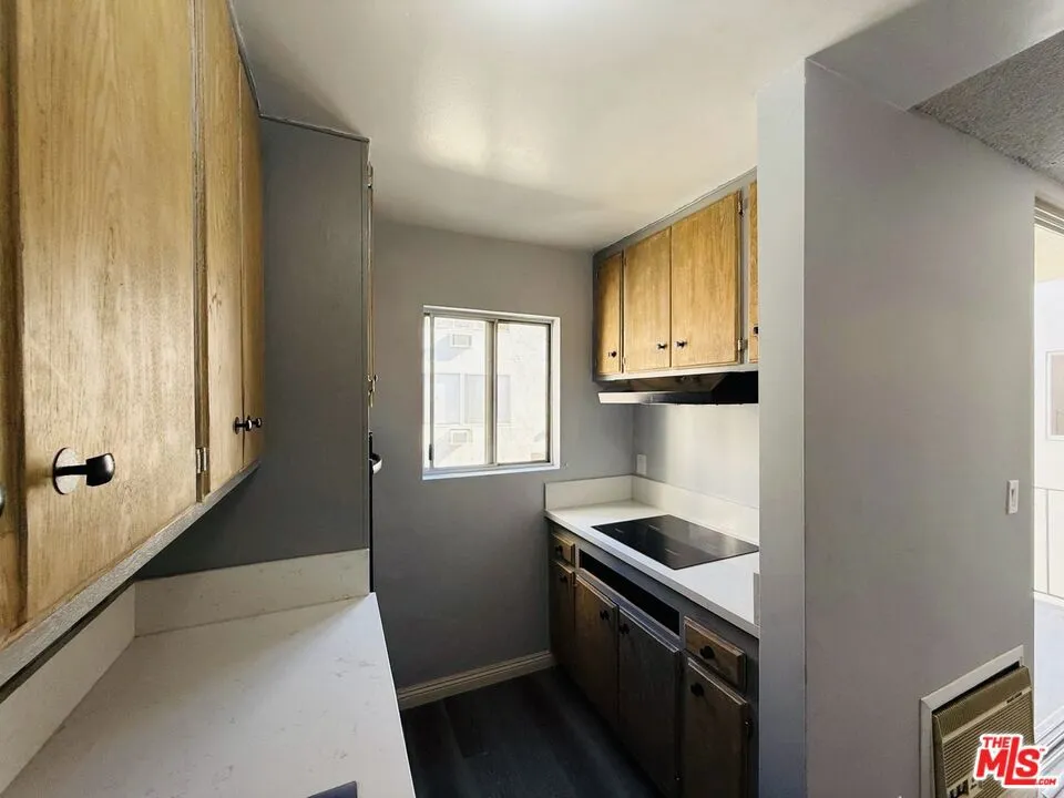 360 S Kenmore Avenue #305 Los Angeles, CA 90020