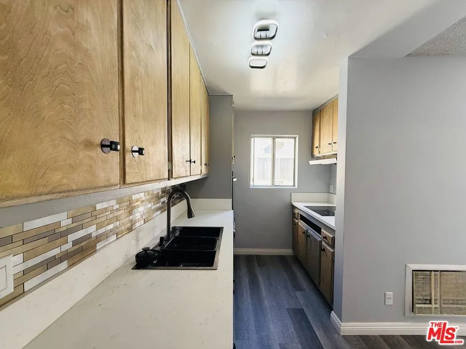 360 S Kenmore Avenue #305 Los Angeles, CA 90020