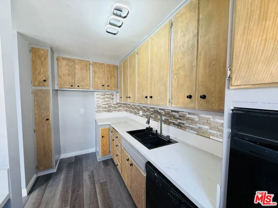 360 S Kenmore Avenue #305 Los Angeles, CA 90020