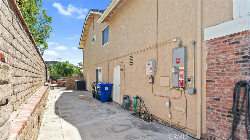 20416 Samual Saugus, CA 91350