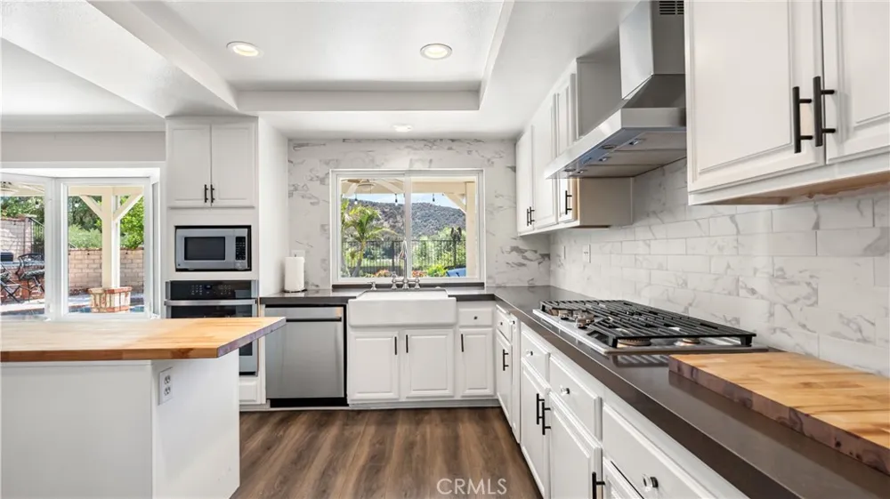 20416 Samual Saugus, CA 91350