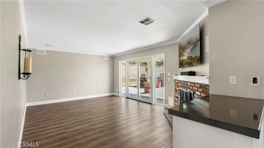 20416 Samual Saugus, CA 91350