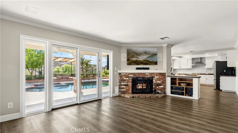 20416 Samual Saugus, CA 91350