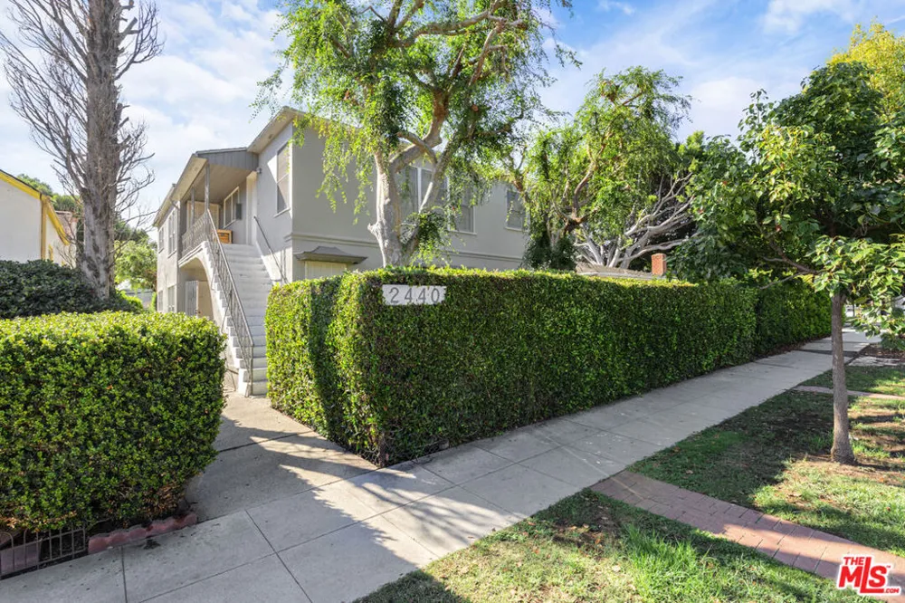 2440 Arizona Avenue Santa Monica, CA 90404