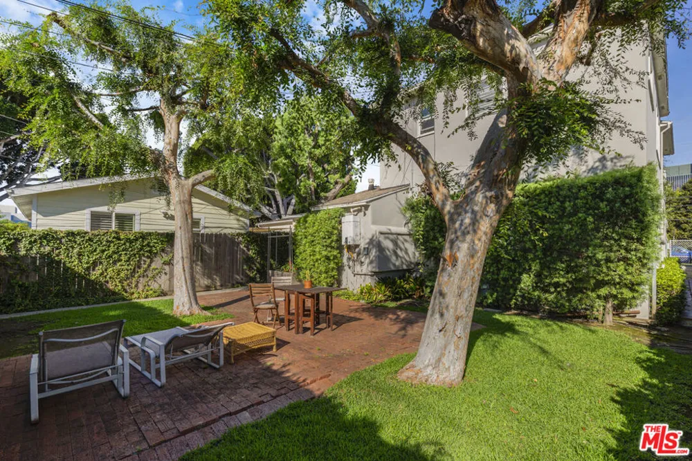 2440 Arizona Avenue Santa Monica, CA 90404