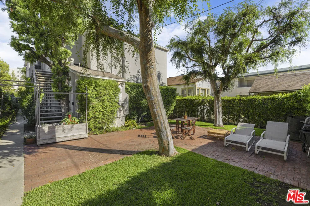 2440 Arizona Avenue Santa Monica, CA 90404