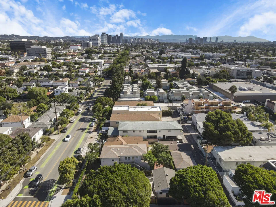 2440 Arizona Avenue Santa Monica, CA 90404
