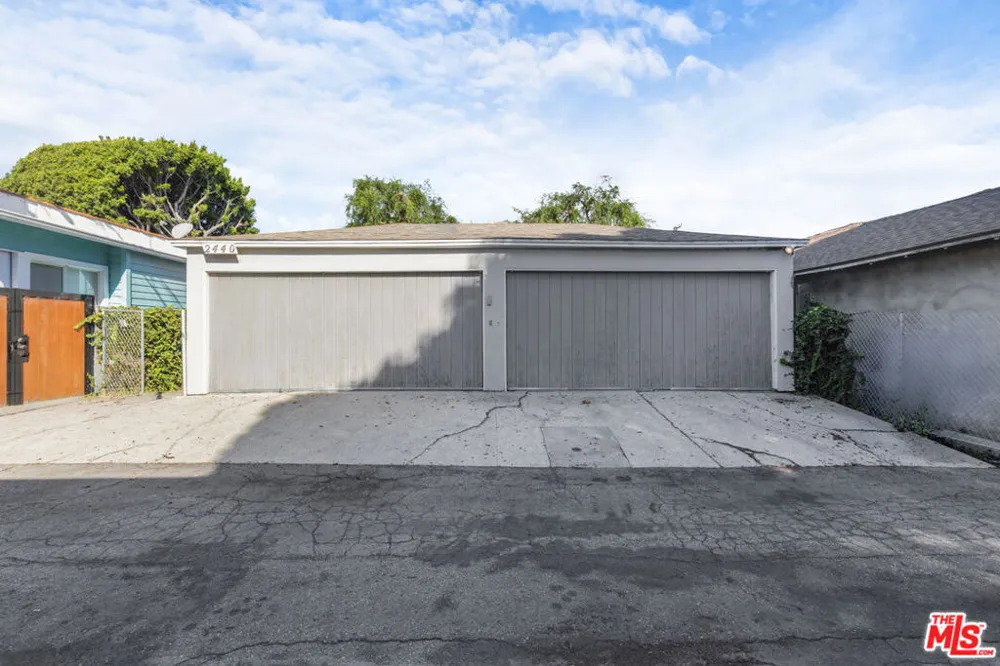 2440 Arizona Avenue Santa Monica, CA 90404