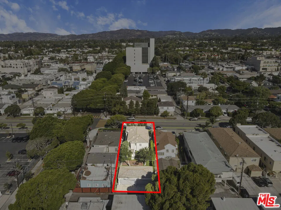 2440 Arizona Avenue Santa Monica, CA 90404