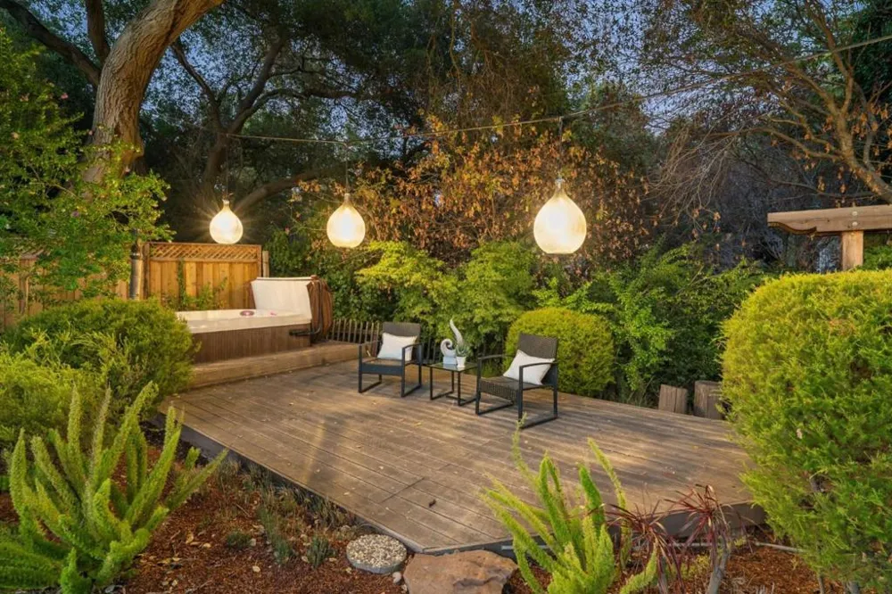 2068 Cynthia Way Los Altos, CA 94024