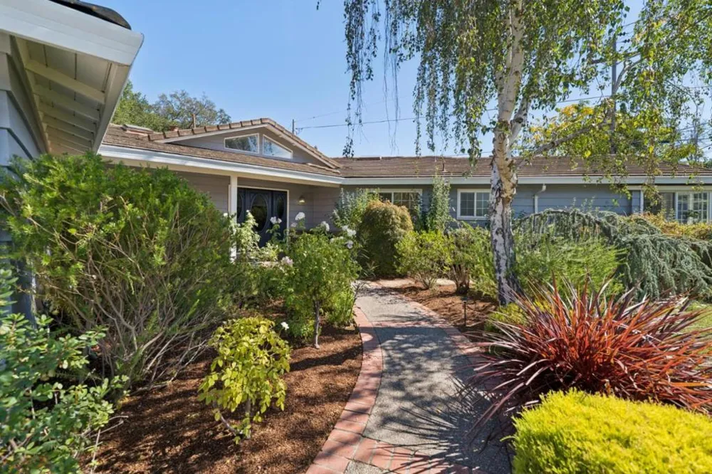 2068 Cynthia Way Los Altos, CA 94024