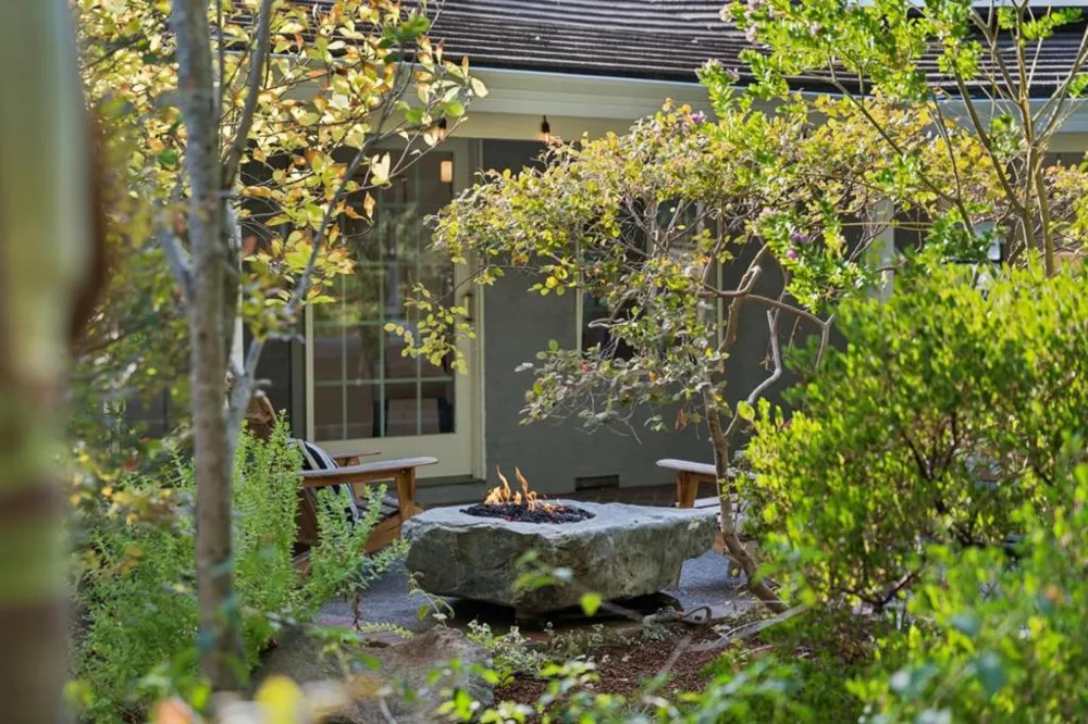 2068 Cynthia Way Los Altos, CA 94024