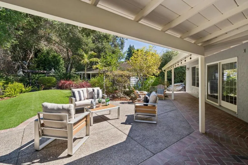 2068 Cynthia Way Los Altos, CA 94024