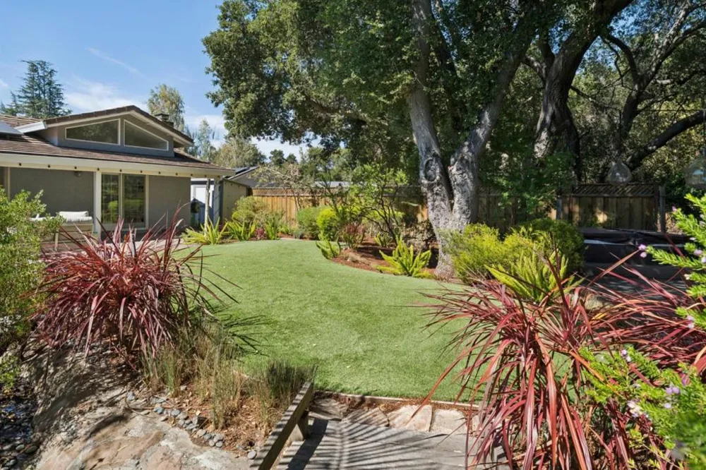 2068 Cynthia Way Los Altos, CA 94024